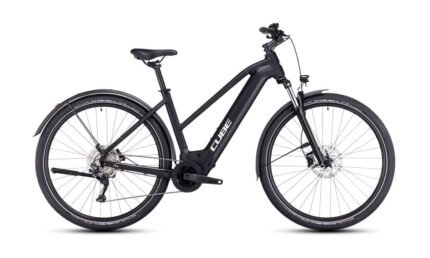 VTC Électrique Cube Nuride Hybrid Pro 625 Allroad Trapeze Shimano Deore 10V 625 Wh 29'' Noir 2023
